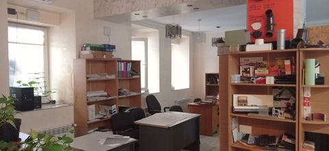 For Sale! Urgent! Commercial space for business with a full basement of 87 meters