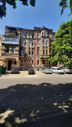 Продам! Терміново! Комерційне приміщення під бізнес з повноцінним підвалом 87 метрів