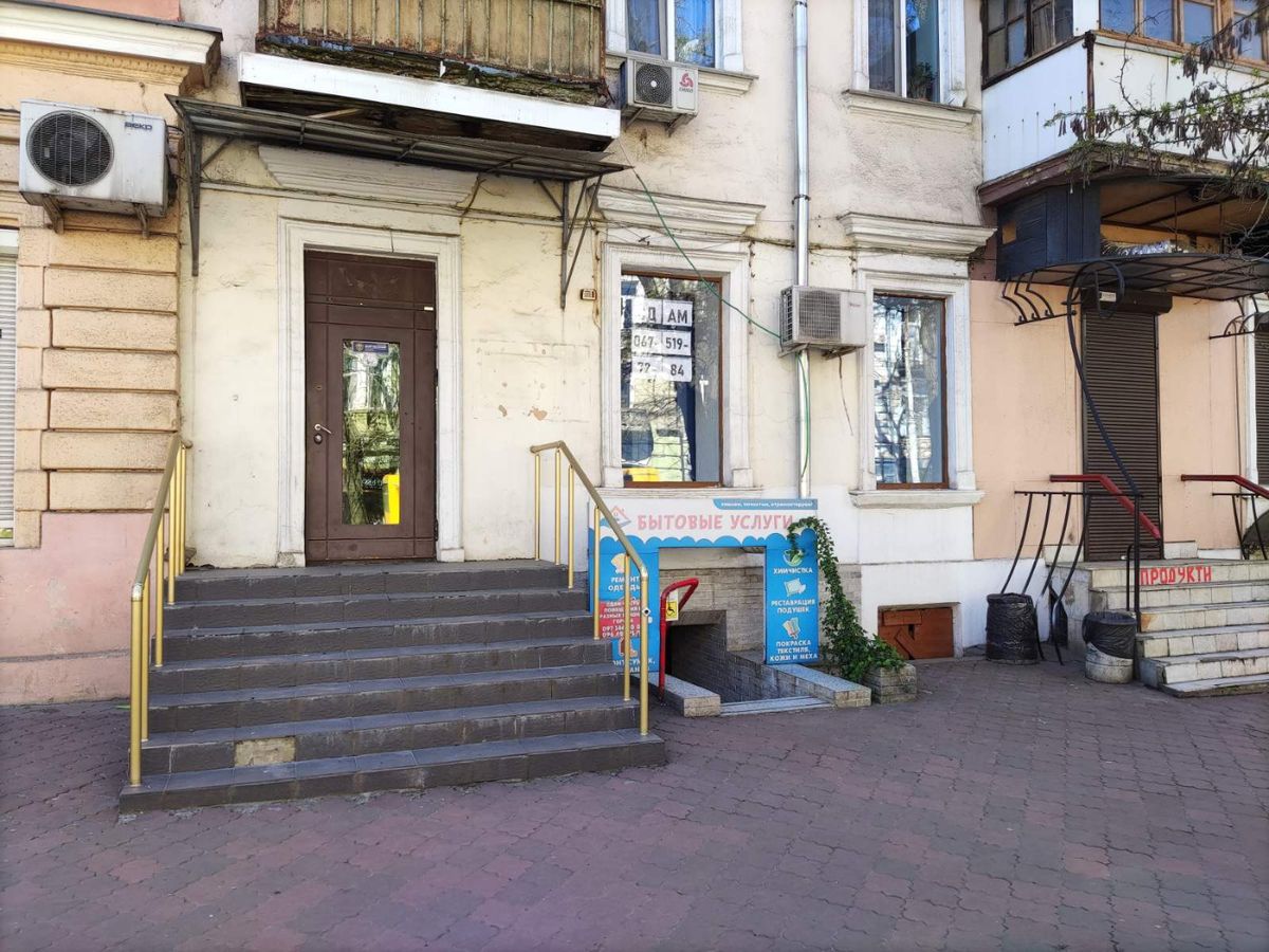 The property is located on Preobrazhenska Street.