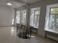 Фасадне приміщення на Італійській вулиці.