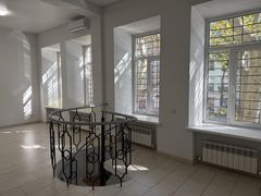 Фасадне приміщення на Італійській вулиці.