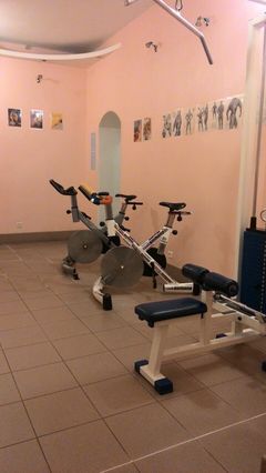 Комерція на Левiтана вул.