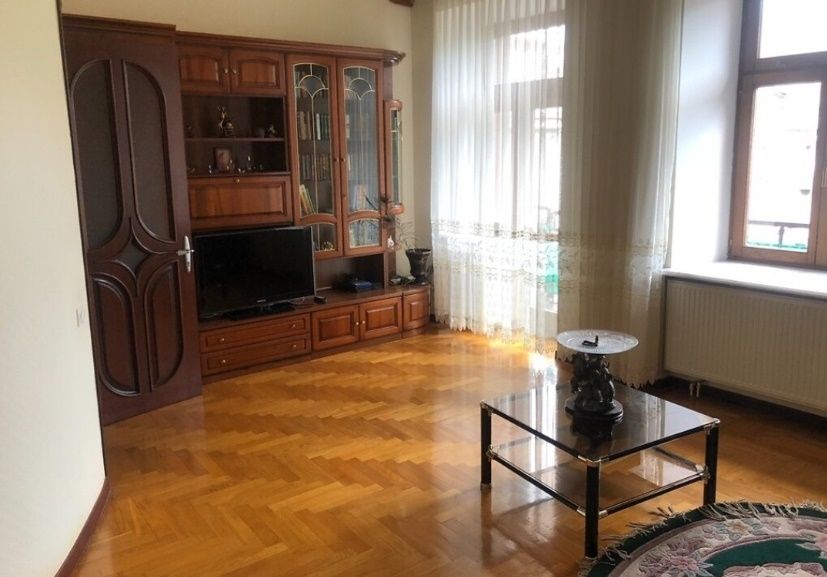 Квартира на Дерибасівська вул.