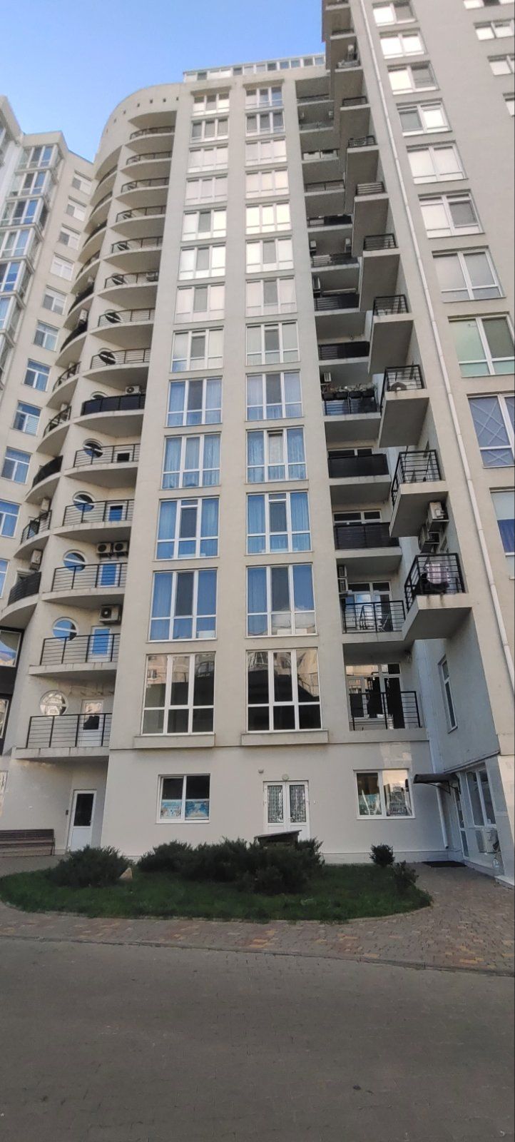 Квартира на Героев Оборони Одеси вул.