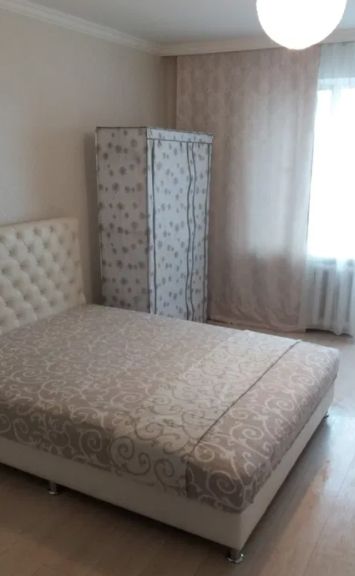 The apartment is located on Bolshaya Arnautskaya Street.