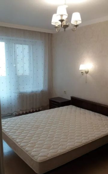 The apartment is located on Bolshaya Arnautskaya Street.