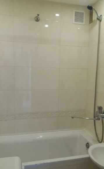 The apartment is located on Bolshaya Arnautskaya Street.