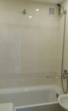 The apartment is located on Bolshaya Arnautskaya Street.