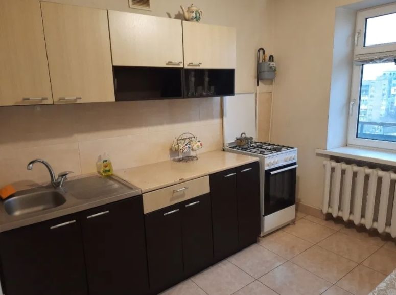 The apartment is located on Bolshaya Arnautskaya Street.
