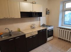 The apartment is located on Bolshaya Arnautskaya Street.
