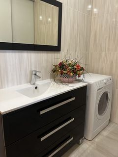 Продается шикарная двухуровневая трехкомнатная квартира с большой кухней-студией