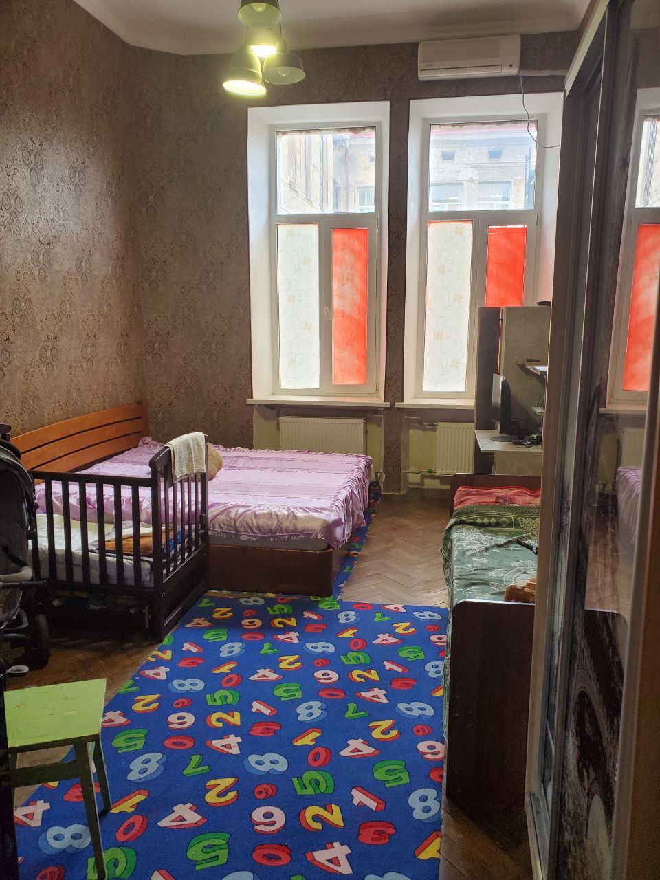 Apartment on Troitska Street