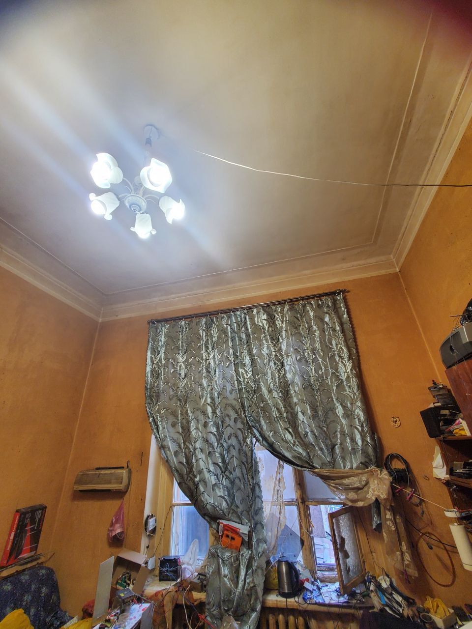 Apartment on Troitska Street