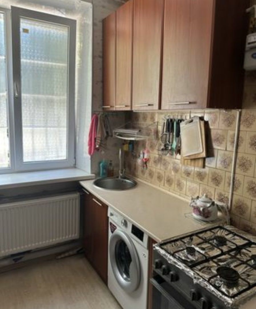 A room in a communal apartment on Hradonochnytska Street.