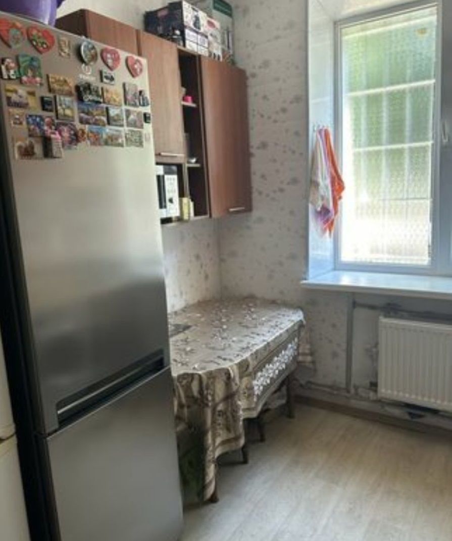 A room in a communal apartment on Hradonochnytska Street.