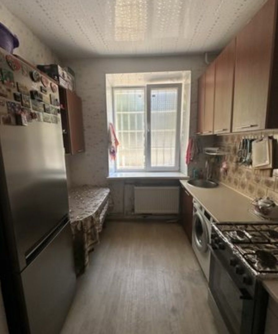 A room in a communal apartment on Hradonochnytska Street.