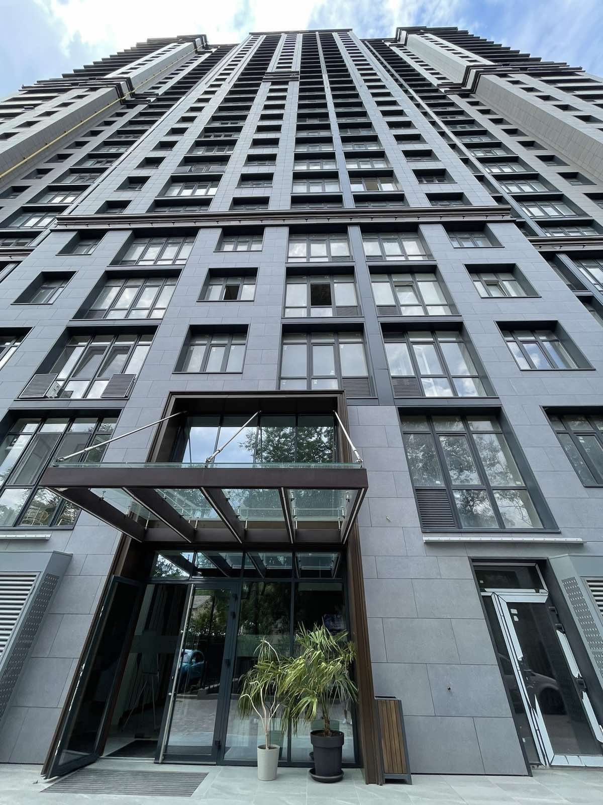 A 3-bedroom apartment in the Olimpiysky residential complex.