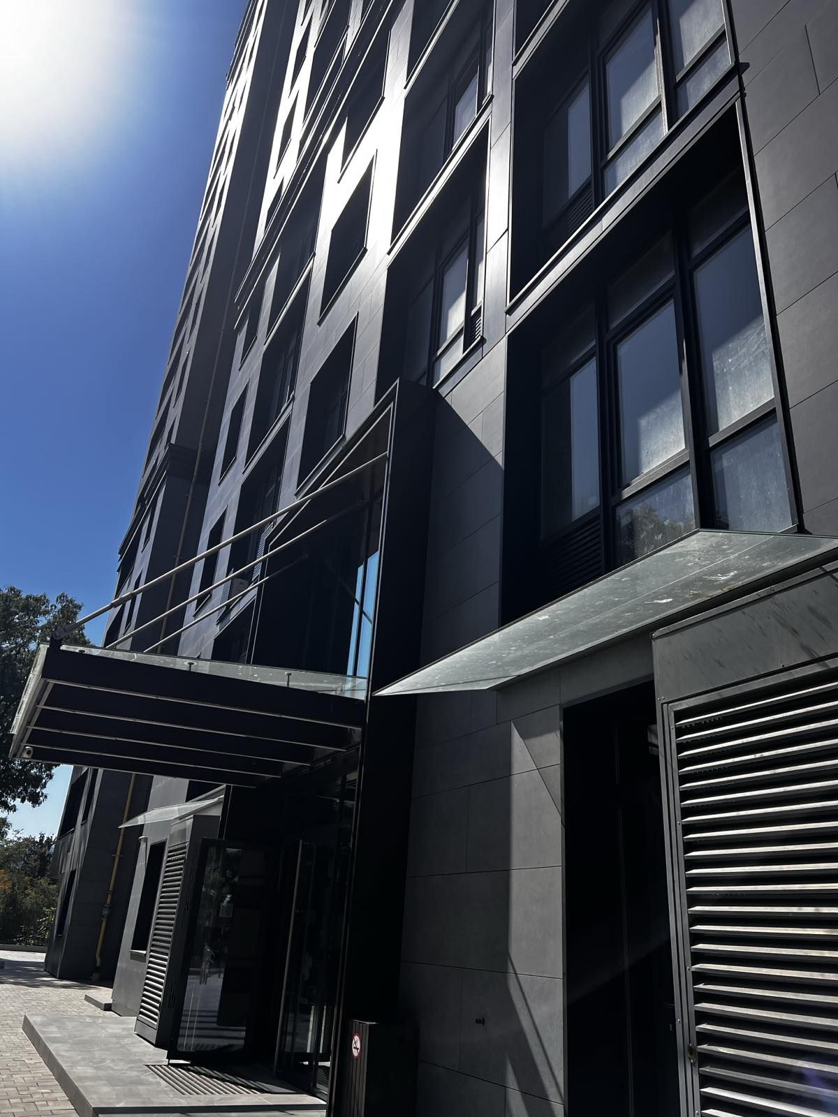 A 3-bedroom apartment in the Olimpiysky residential complex.