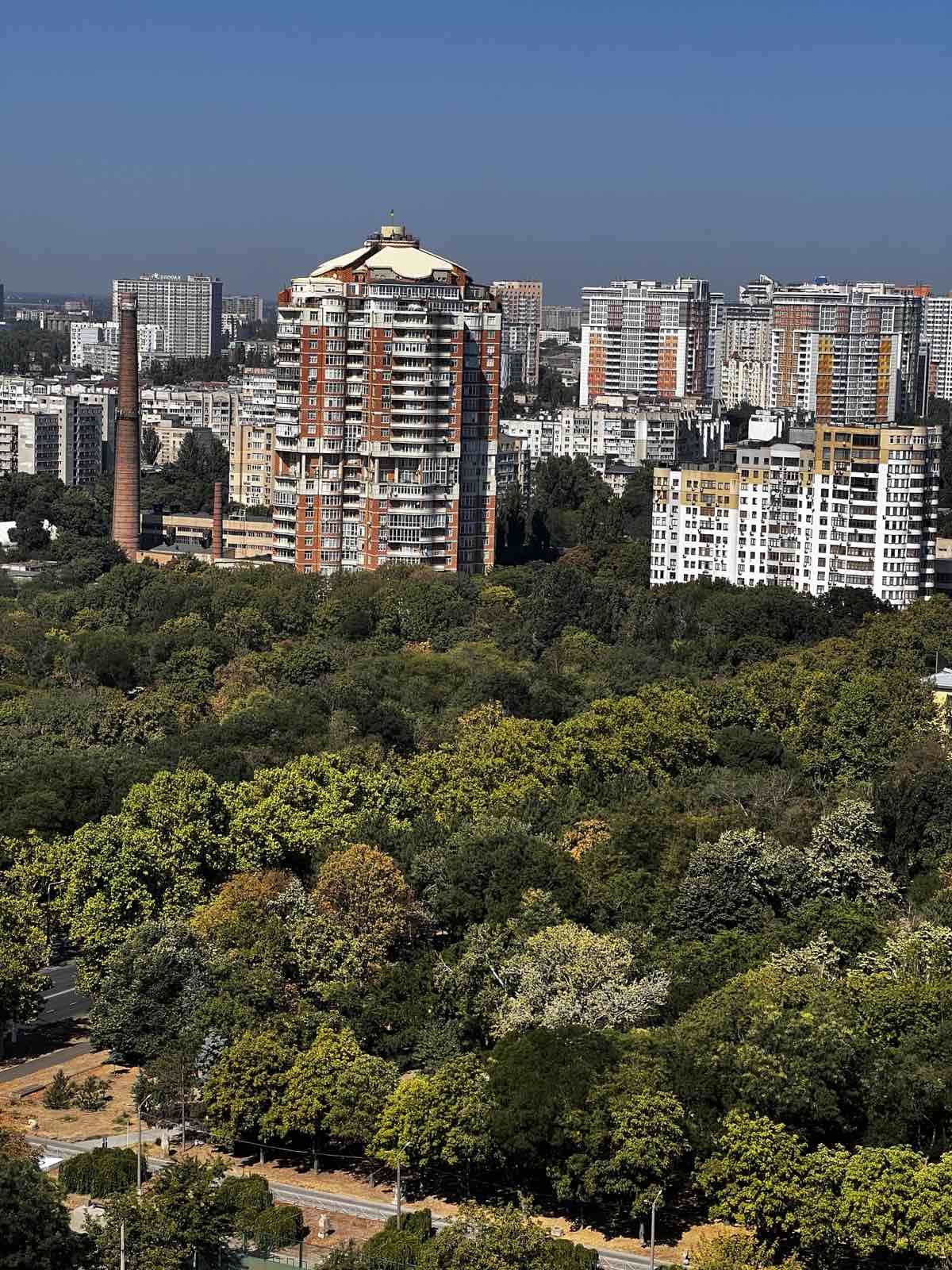 A 3-bedroom apartment in the Olimpiysky residential complex.