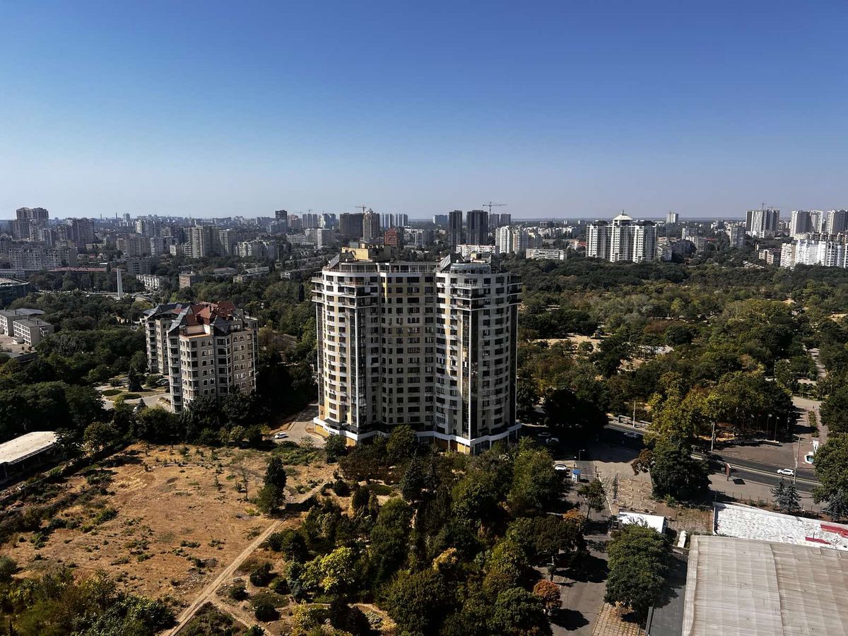 A 3-bedroom apartment in the Olimpiysky residential complex.