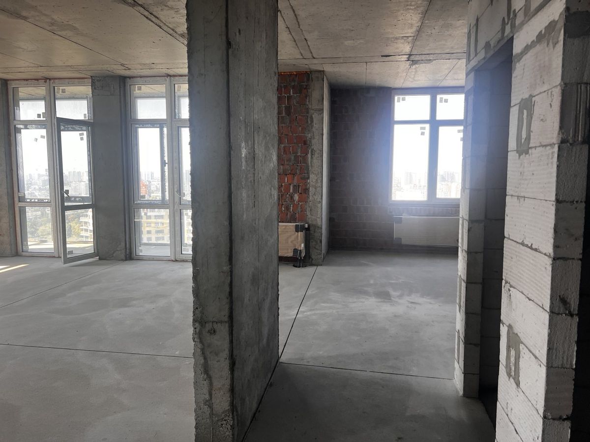 A 3-bedroom apartment in the Olimpiysky residential complex.