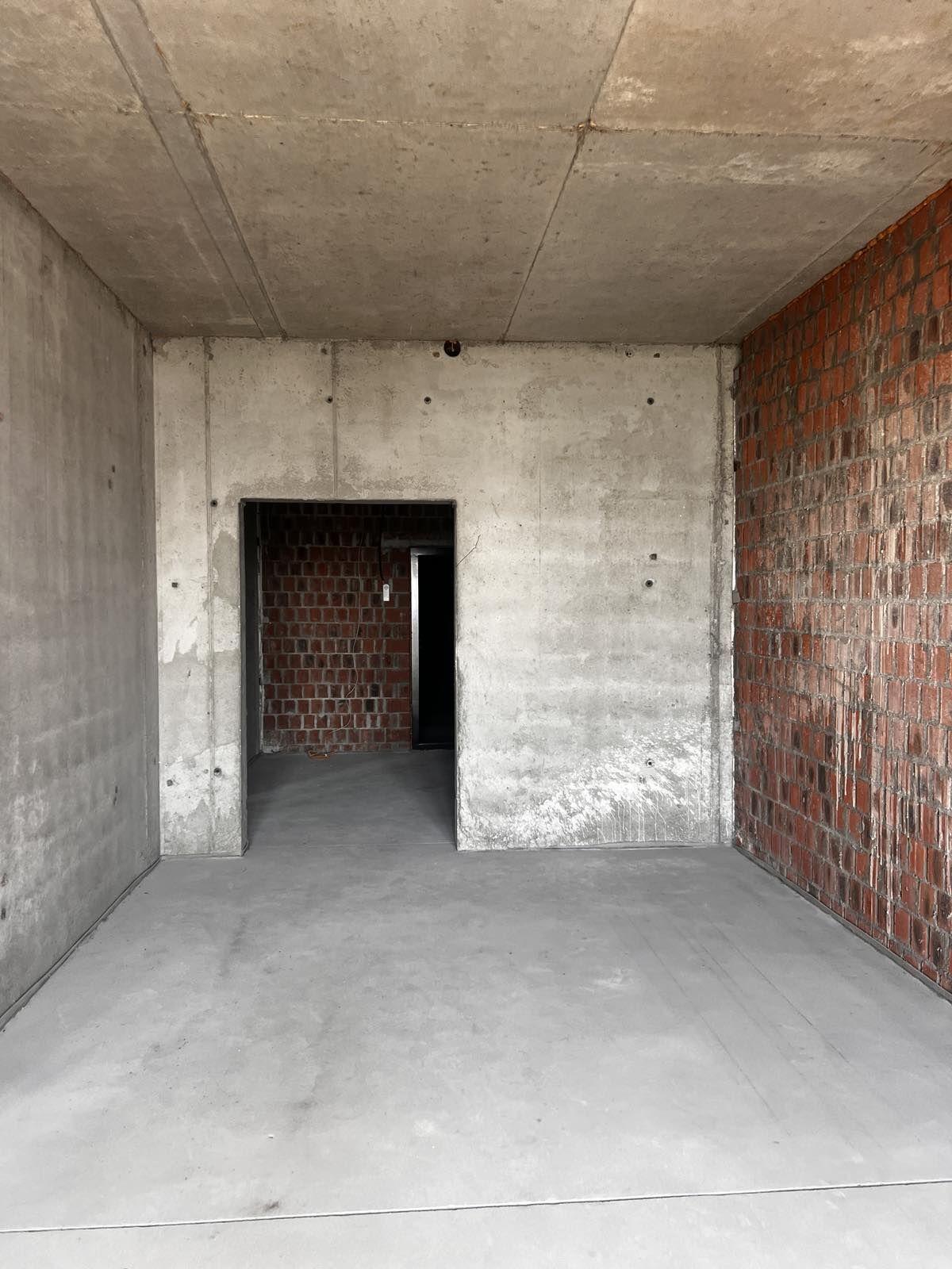 A 3-bedroom apartment in the Olimpiysky residential complex.