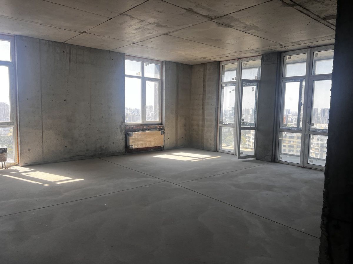 A 3-bedroom apartment in the Olimpiysky residential complex.