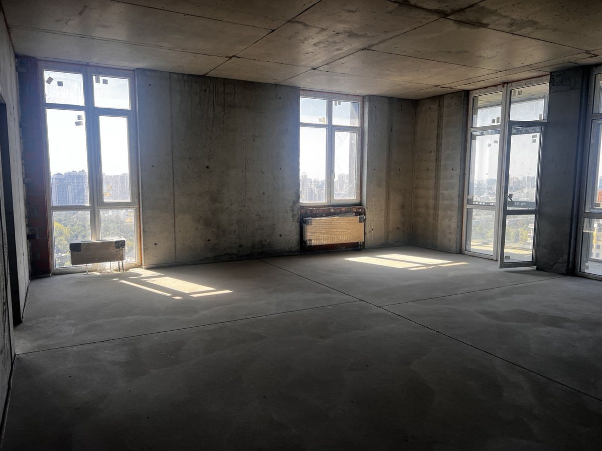A 3-bedroom apartment in the Olimpiysky residential complex.