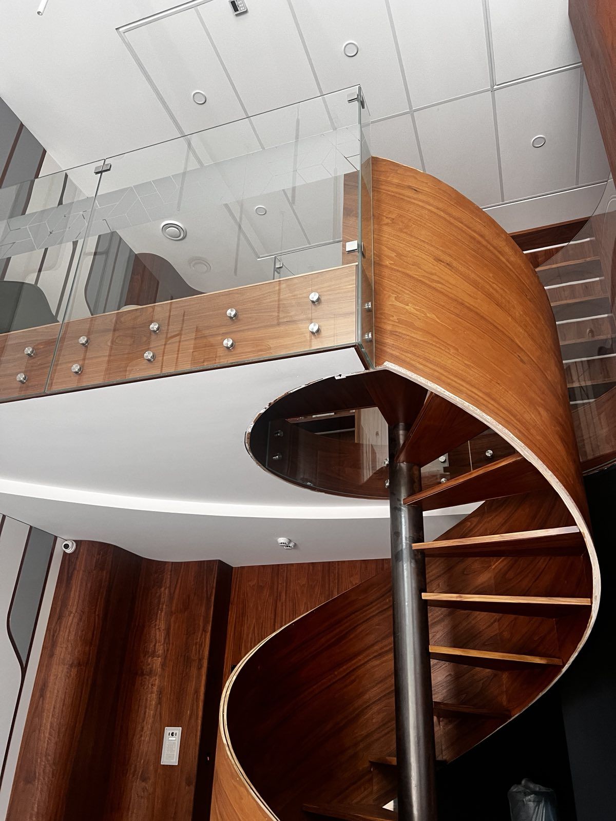 A 3-bedroom apartment in the Olimpiysky residential complex.