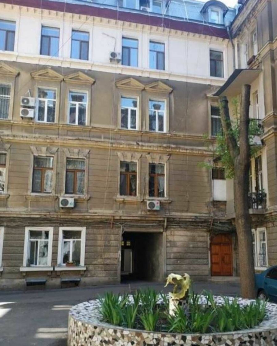 Apartment on Deribasivska Street.