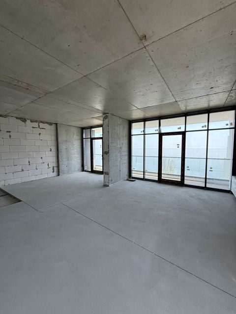 The apartment is located on Fontanska Road.