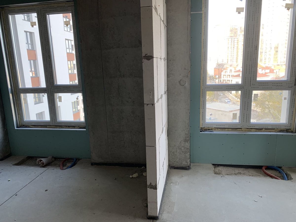 The apartment is located on the Arkadiyska Street plateau.
