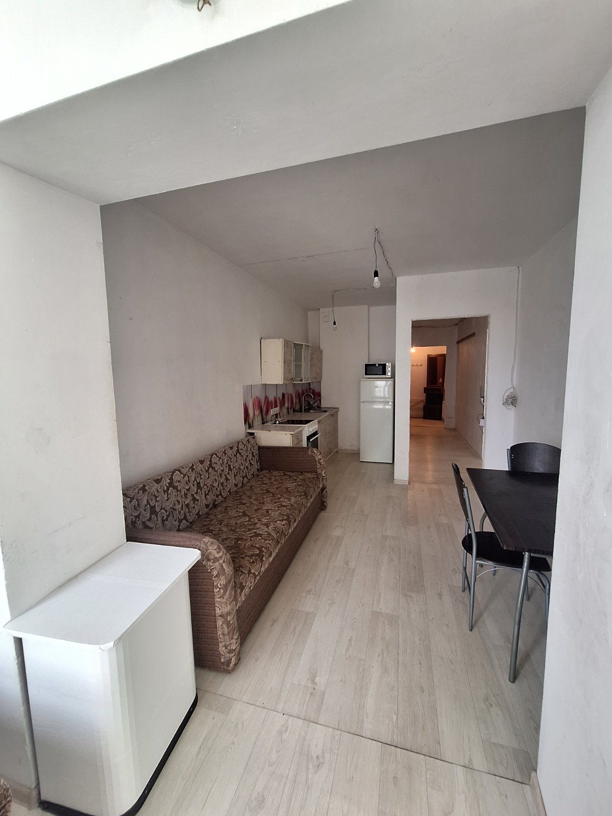 OSTROVA: Spacious two-bedroom apartment (candle-shaped)