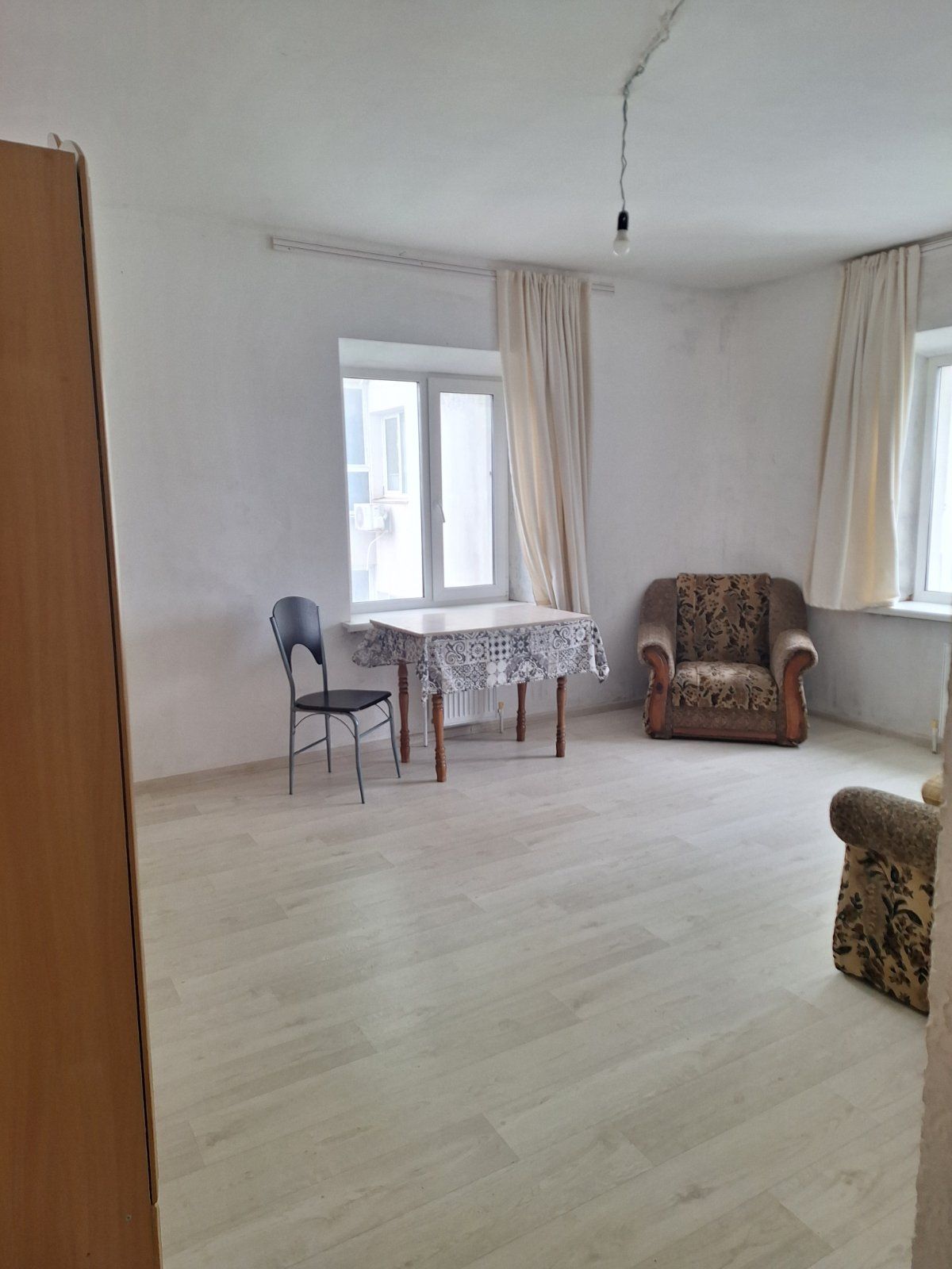 OSTROVA: Spacious two-bedroom apartment (candle-shaped)