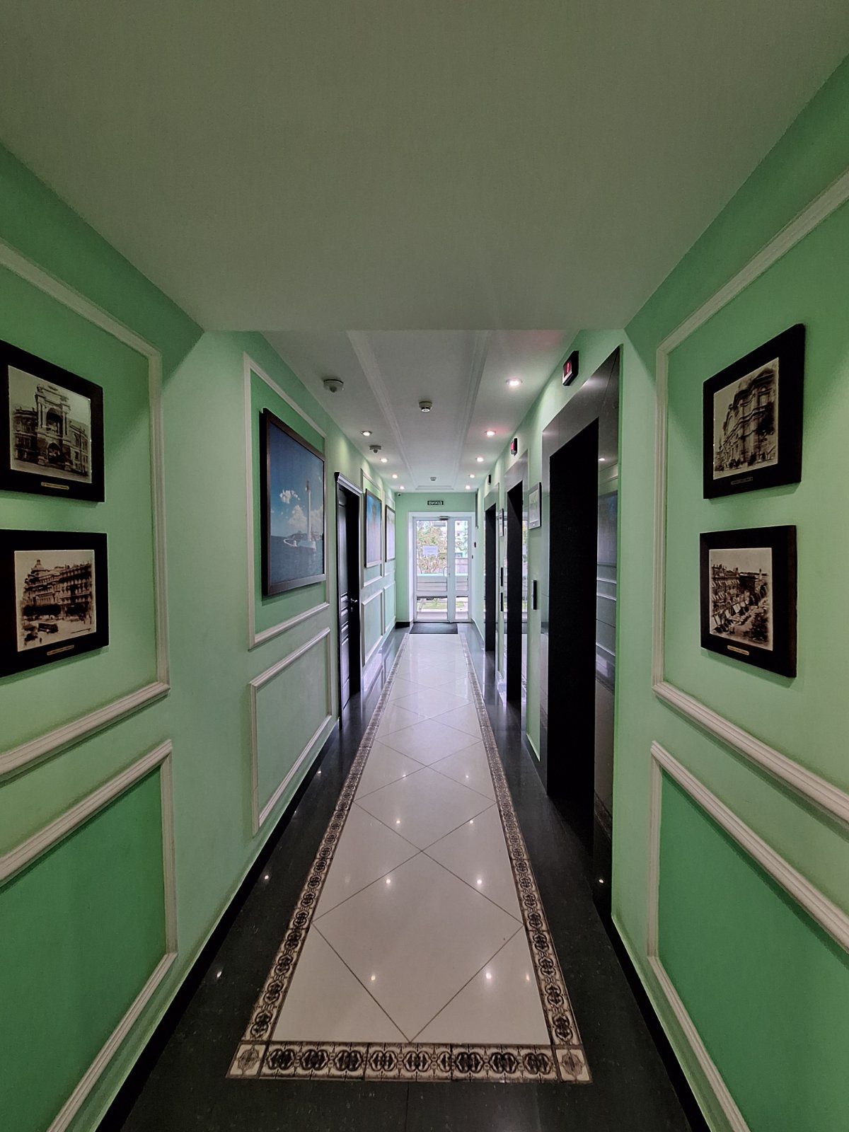 OSTROVA: Spacious two-bedroom apartment (candle-shaped)