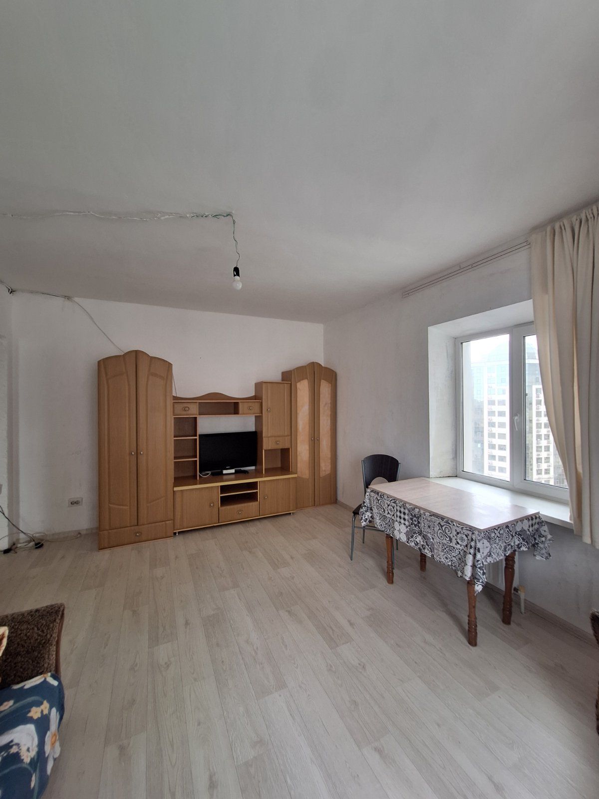 OSTROVA: Spacious two-bedroom apartment (candle-shaped)