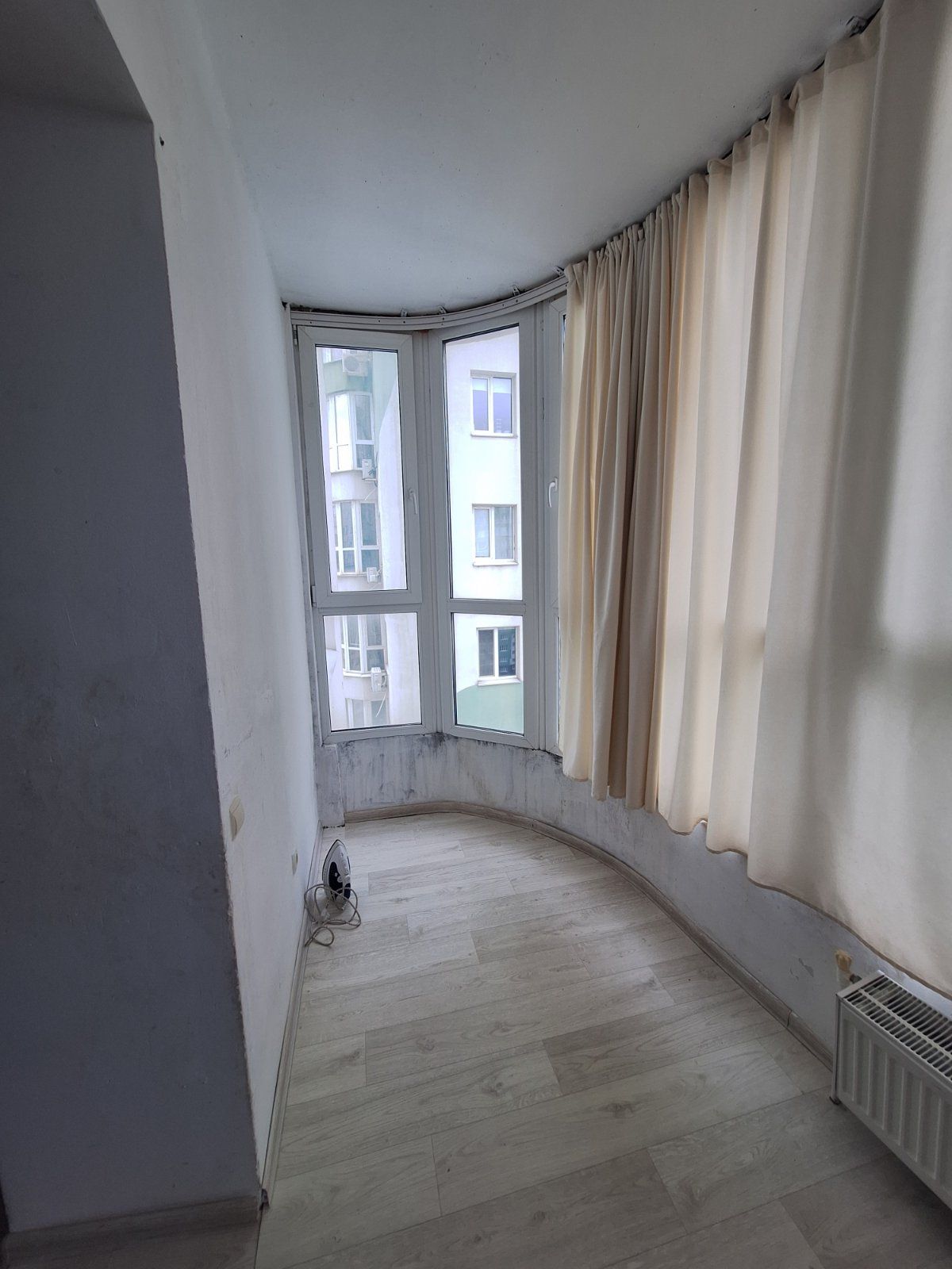 OSTROVA: Spacious two-bedroom apartment (candle-shaped)