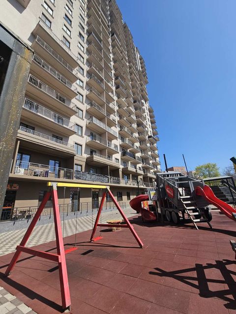 The apartment is located on Topolovy Lane.
