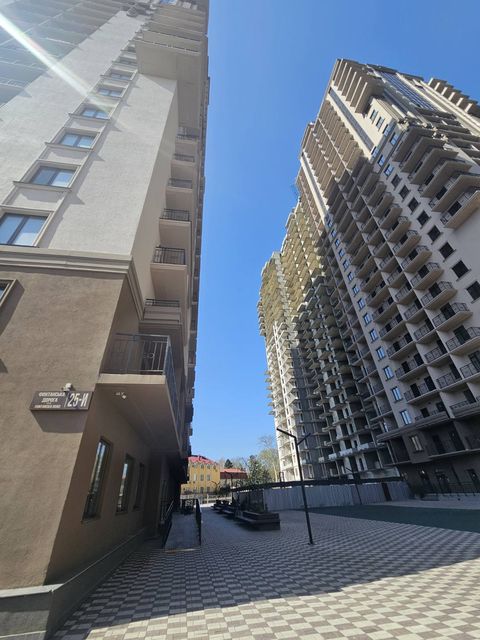 The apartment is located on Topolovy Lane.
