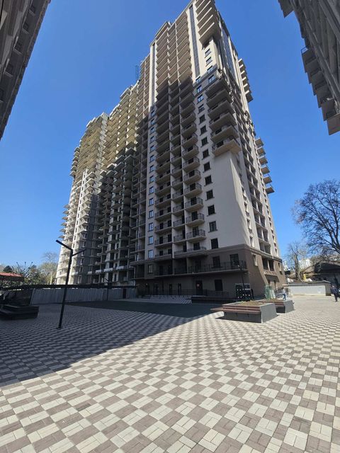The apartment is located on Topolovy Lane.