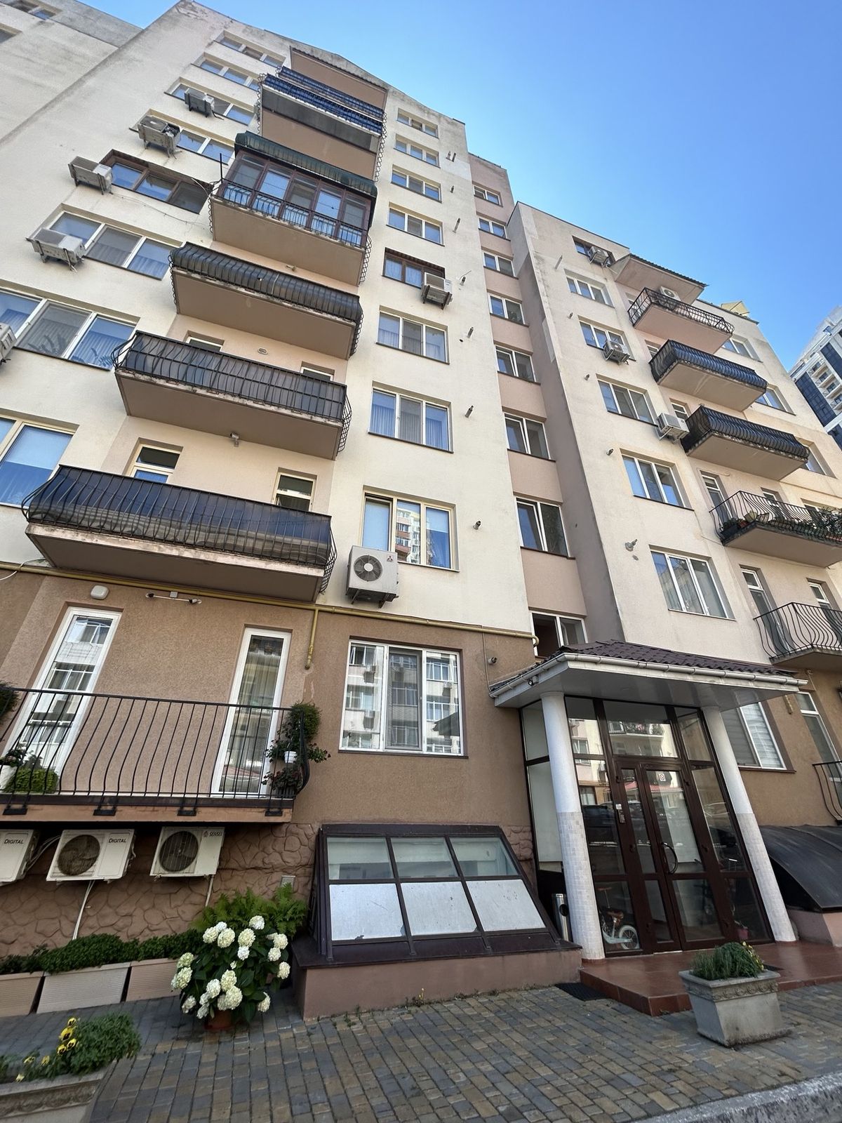 Apartment on Pedagogichnyi Lane