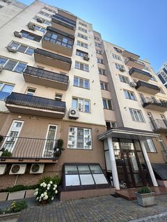 Apartment on Pedagogichnyi Lane