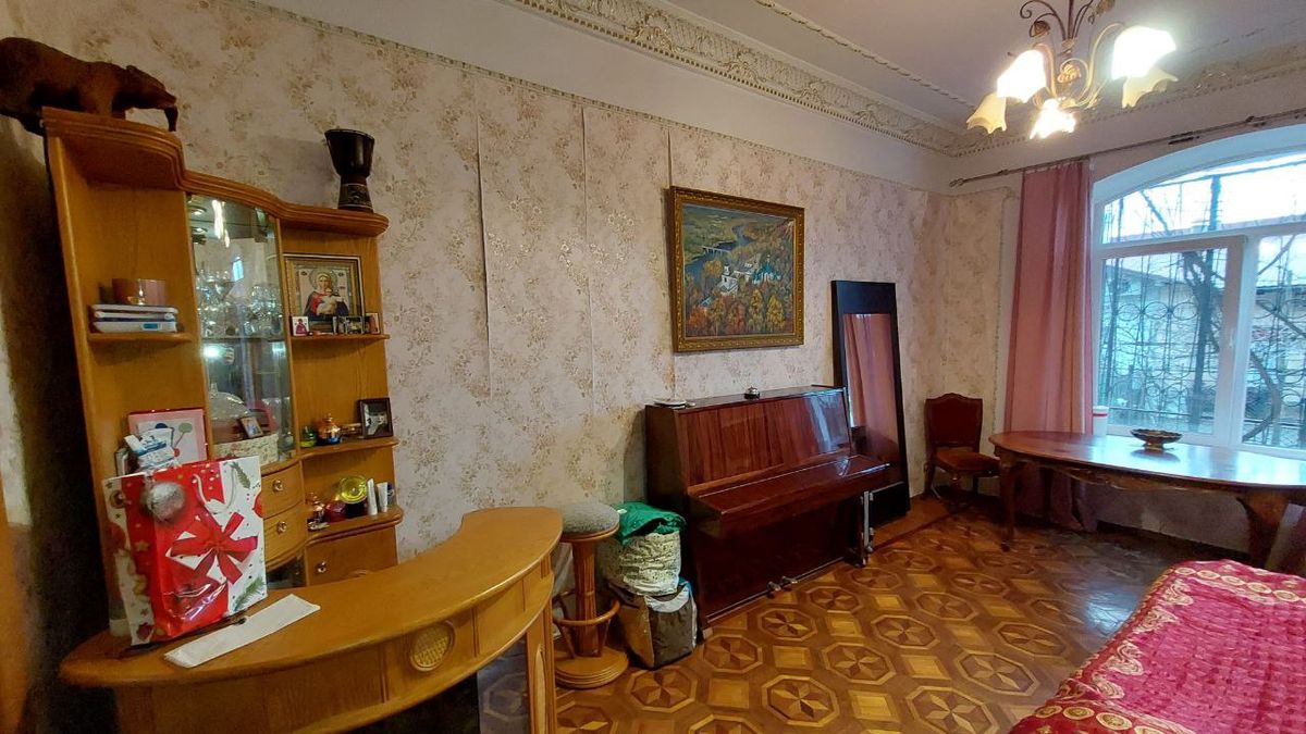 Apartment on Kutuzakia St.
