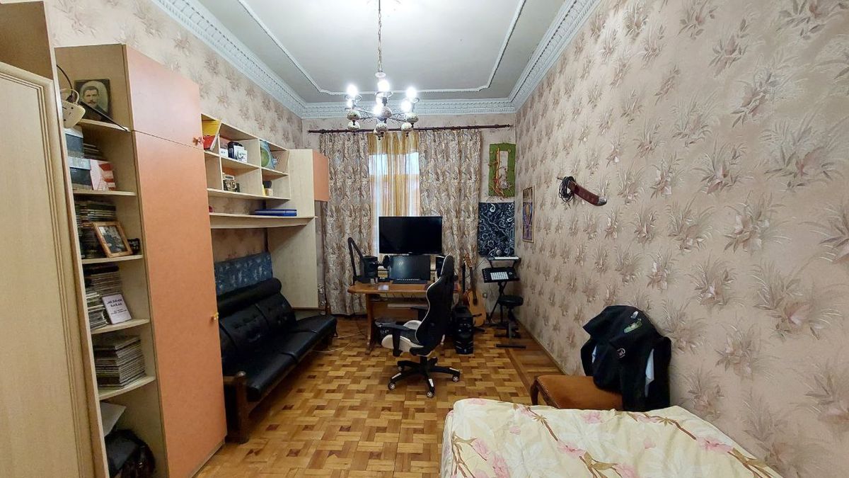 Apartment on Kutuzakia St.