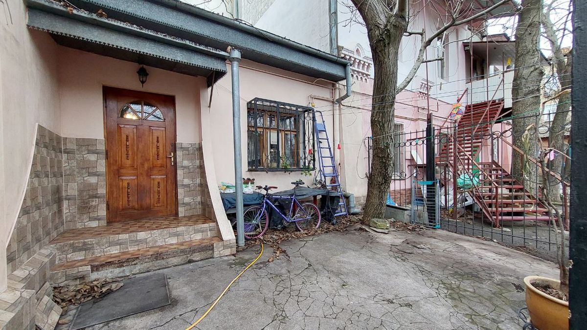 Apartment on Kutuzakia St.
