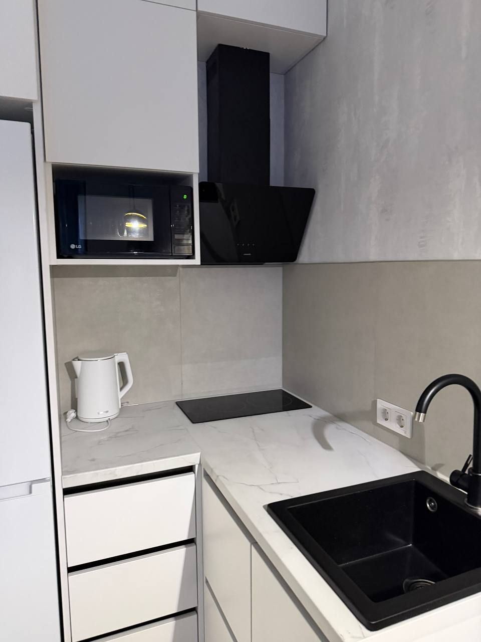 Apartment in the Rodos residential complex, Genuezka St.