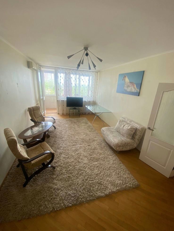 Apartment on Leontovycha St.