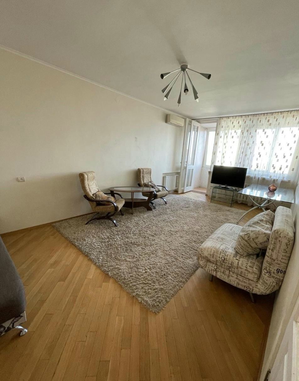 Apartment on Leontovycha St.