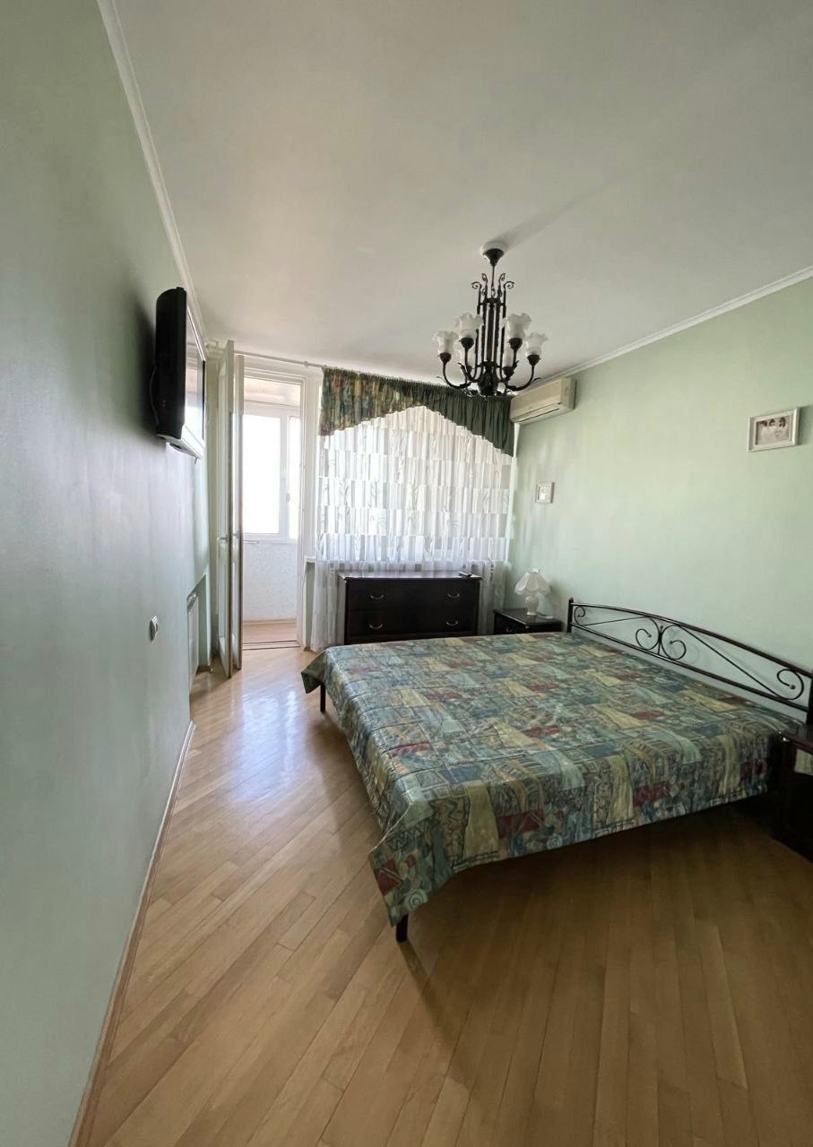 Apartment on Leontovycha St.