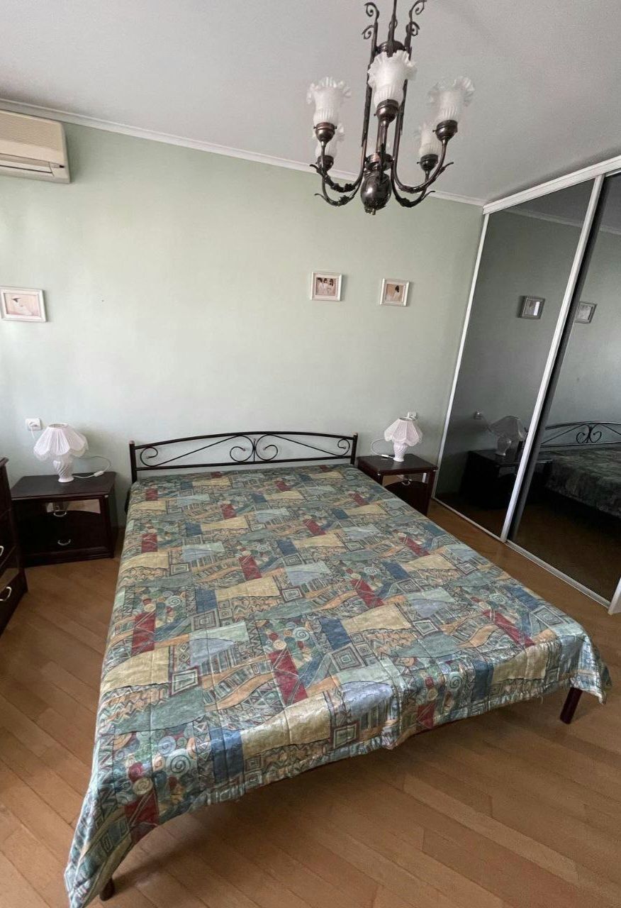Apartment on Leontovycha St.